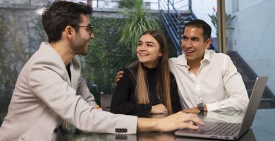 medium-shot-couple-talking-real-estate-agent