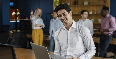 smiley-man-work-holding-laptop-posing (1)